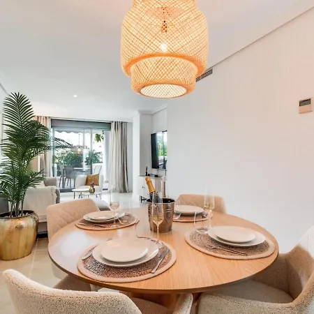 Sunset Golf Escape - Stijlvol New Golden Mile Apartment Estepona